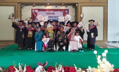 WISUDA SOTH – BINA KELUARGA BALITA ELIMINASI MASALAH ANAK STUNTING ( BKB EMAS)